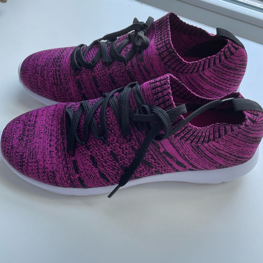 Women’s daily wear shoes size 9.5